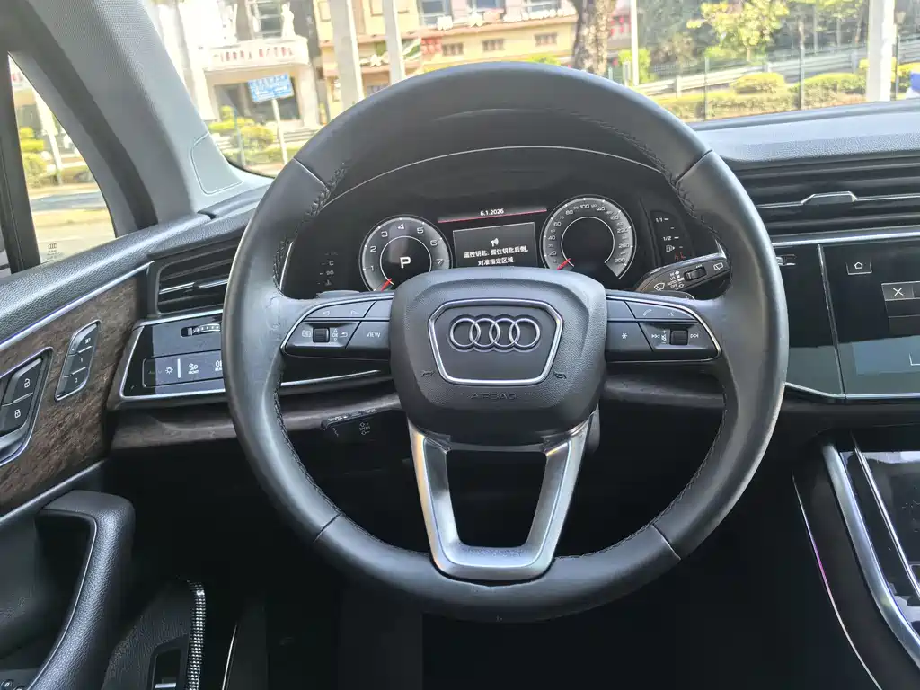 Audi Q7 2023 — фото 13