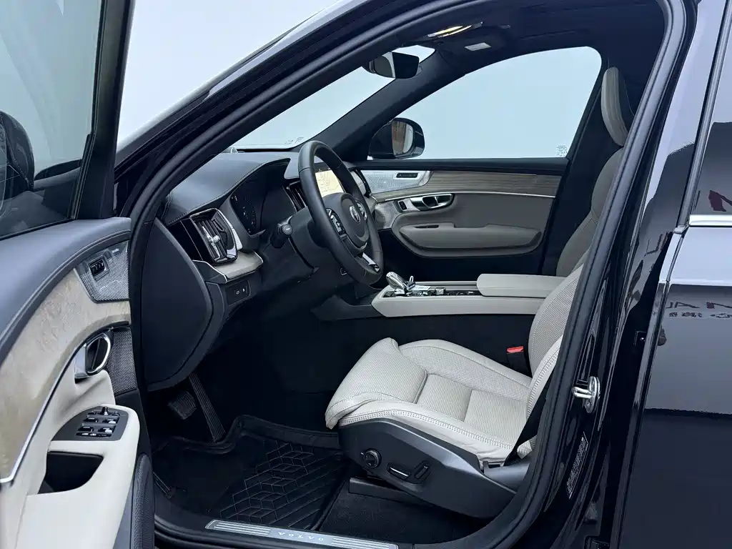 Volvo XC90 Plug-In Hybrid 2025 — фото 14