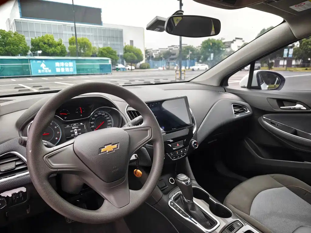 Chevrolet Cruze 2018 — фото 10
