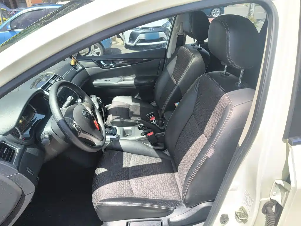 Nissan Tiida 2016 — фото 11