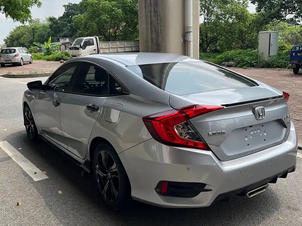 Honda Civic 2020 — фото 11