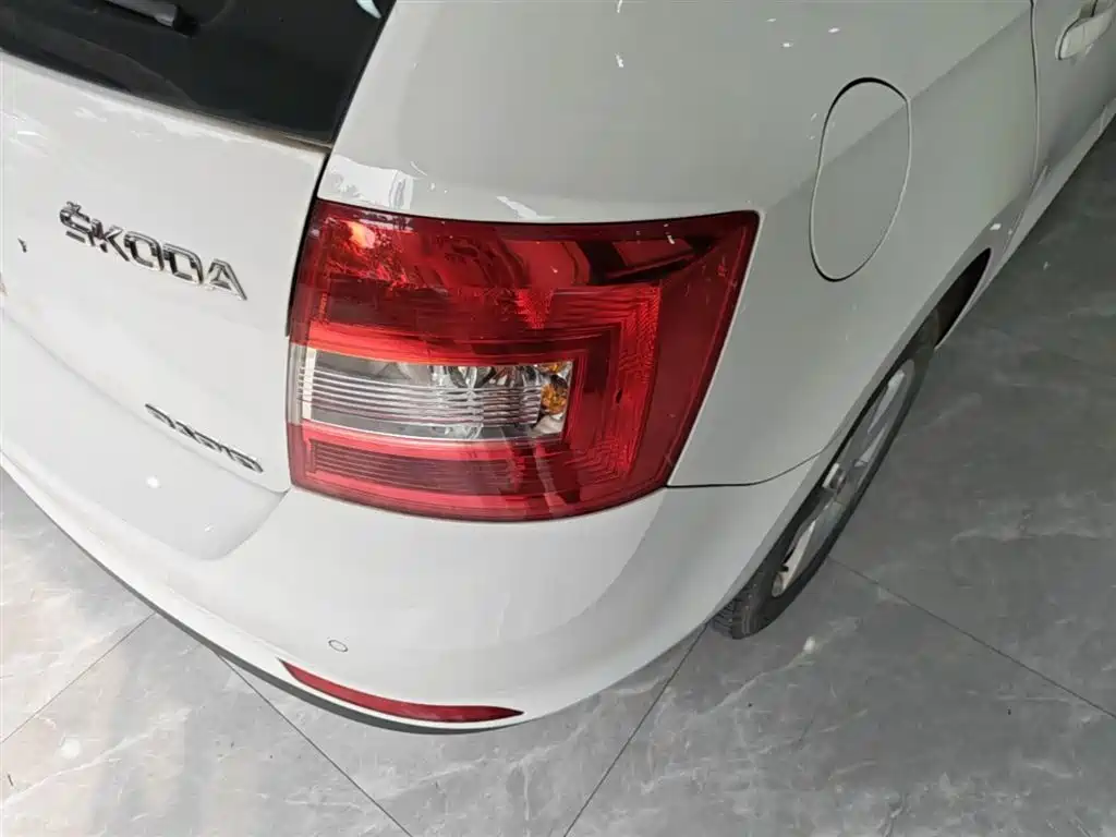 Skoda Rapid Spaceback 2016 — фото 8