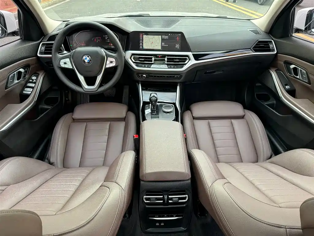 BMW 3 Series 2019 — фото 20