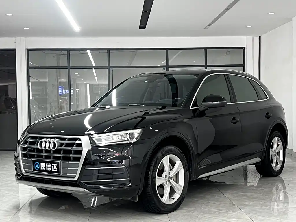 Audi Q5L 2019 — фото 1