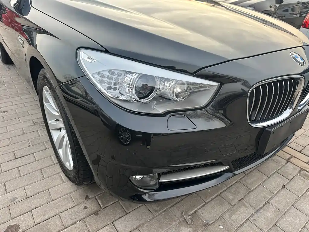 BMW 5 Series GT 2012 — фото 12