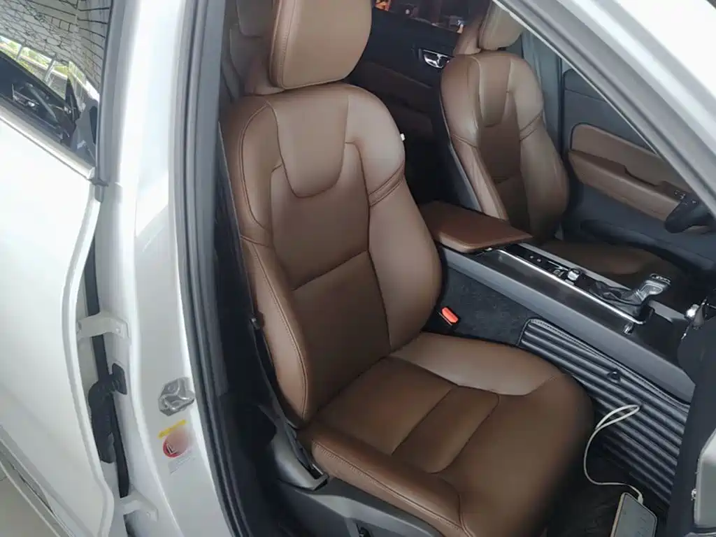 Volvo XC60 2019 — фото 25