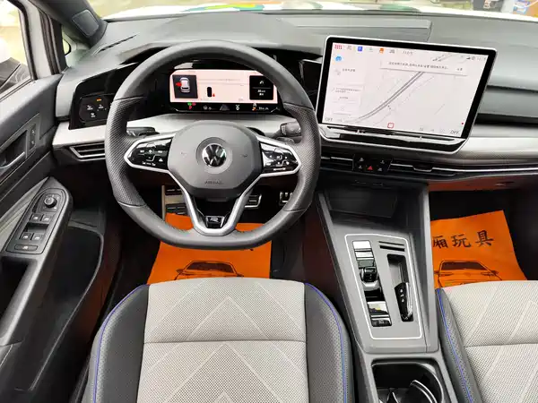 Volkswagen Golf 2024