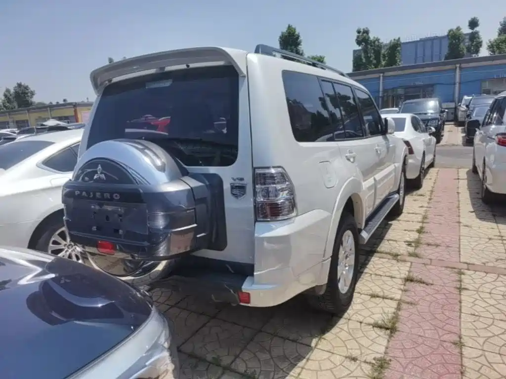 Mitsubishi Pajero 2018