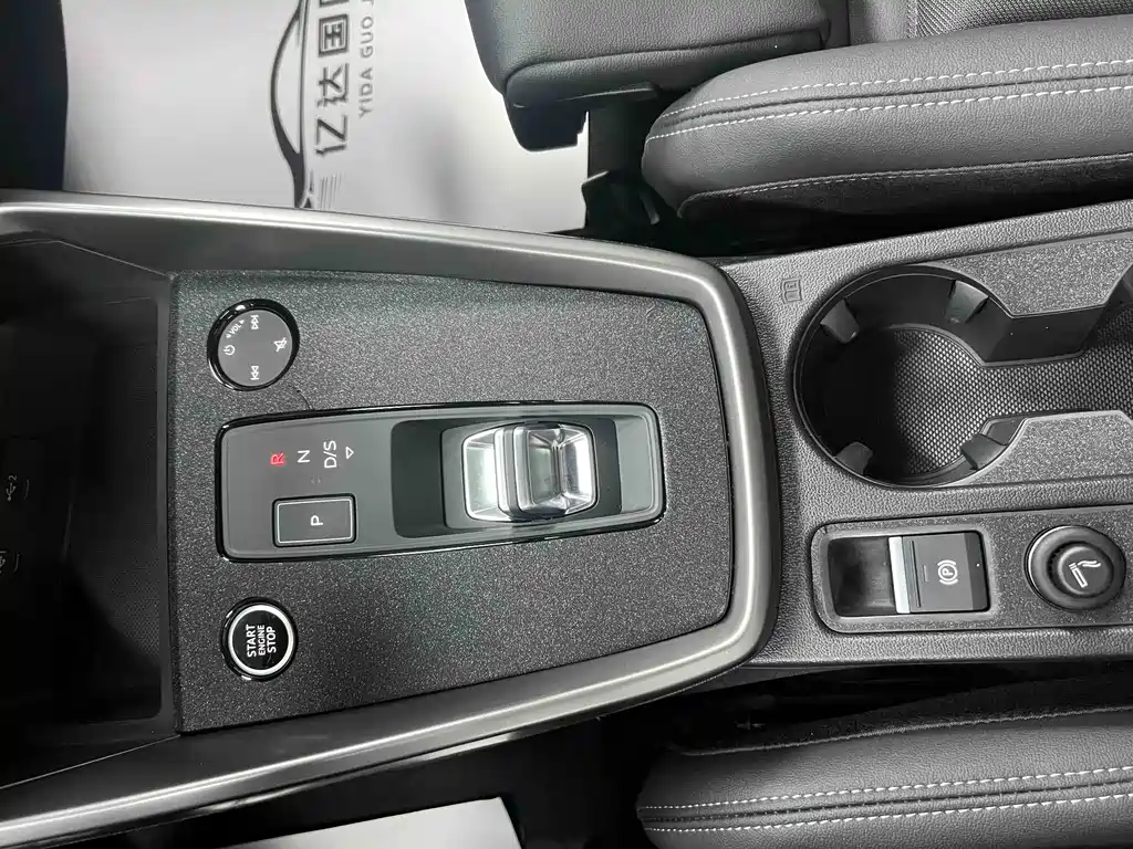 Audi A3 2023 — фото 10