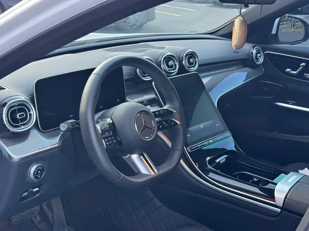 Mercedes-Benz C-Class 2023 — фото 9