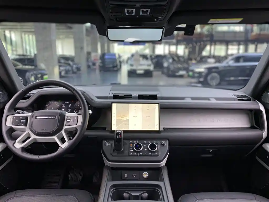 Land Rover Defender 2023 — фото 13