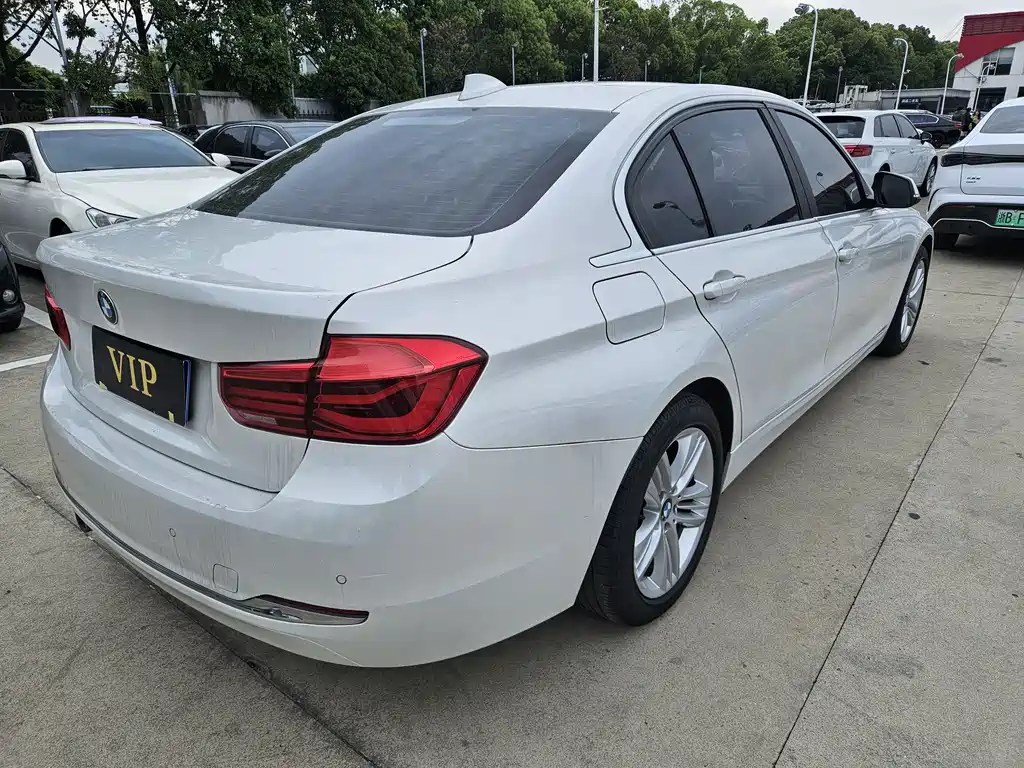 BMW 3 Series 2015 — фото 16