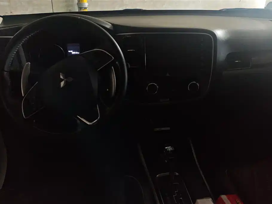 Mitsubishi Outlander 2021 — фото 12