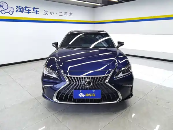 Lexus ES 2023