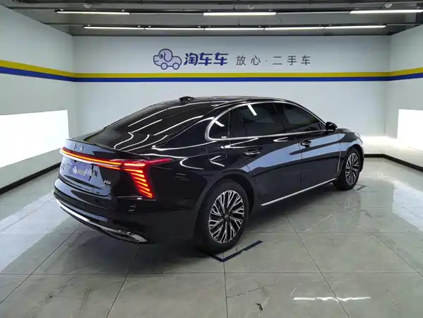 Hongqi H5 2025
