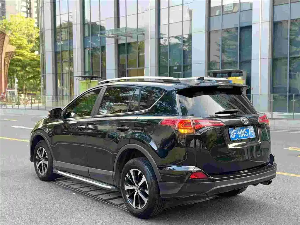 Toyota RAV4 2019 — фото 3