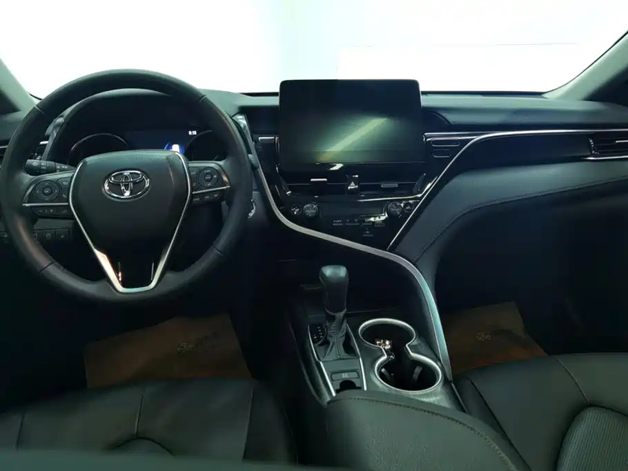 Toyota Camry 2023 — фото 12