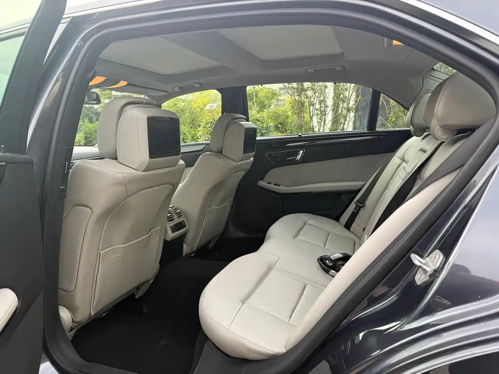 Mercedes-Benz E-Class 2011