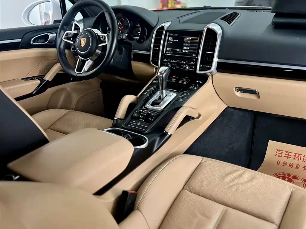 Porsche Cayenne 2016 — фото 11