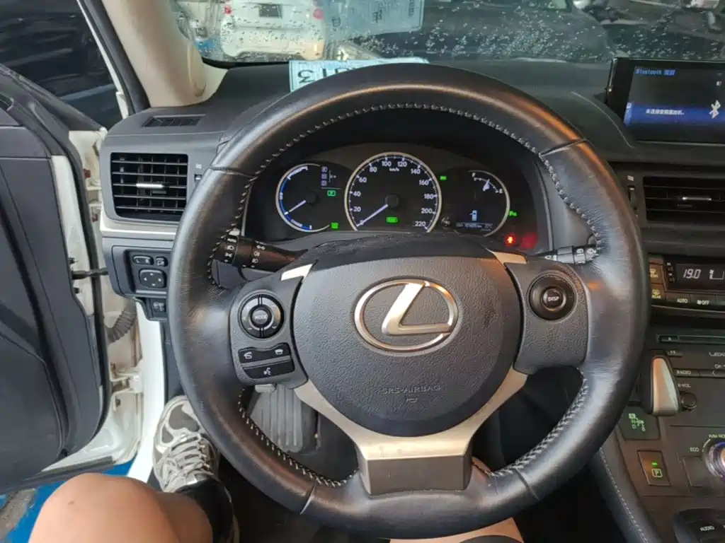 Lexus CT 2015 — фото 11