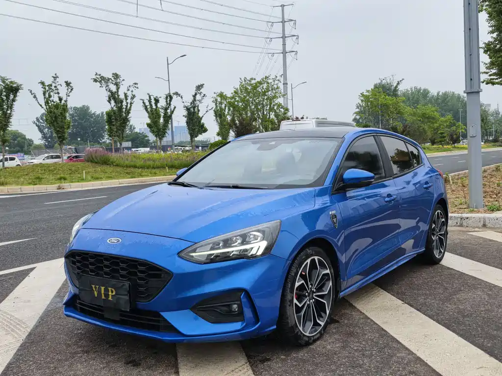 Ford Focus 2019 — фото 1