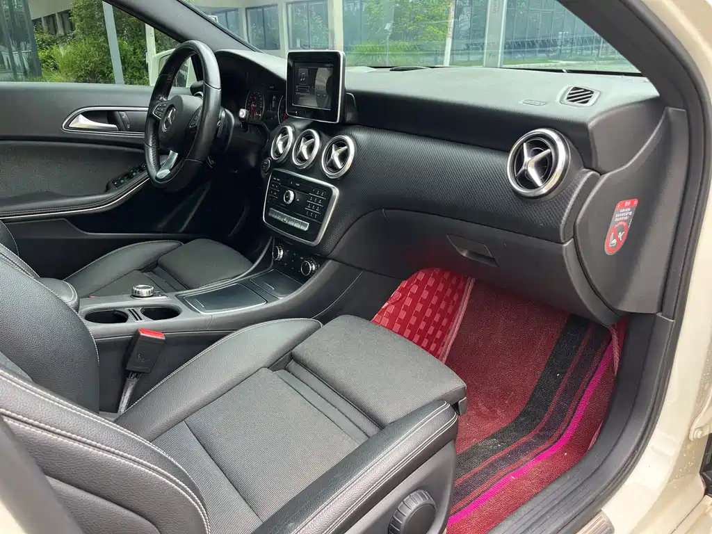 Mercedes-Benz A-Class 2017 — фото 9