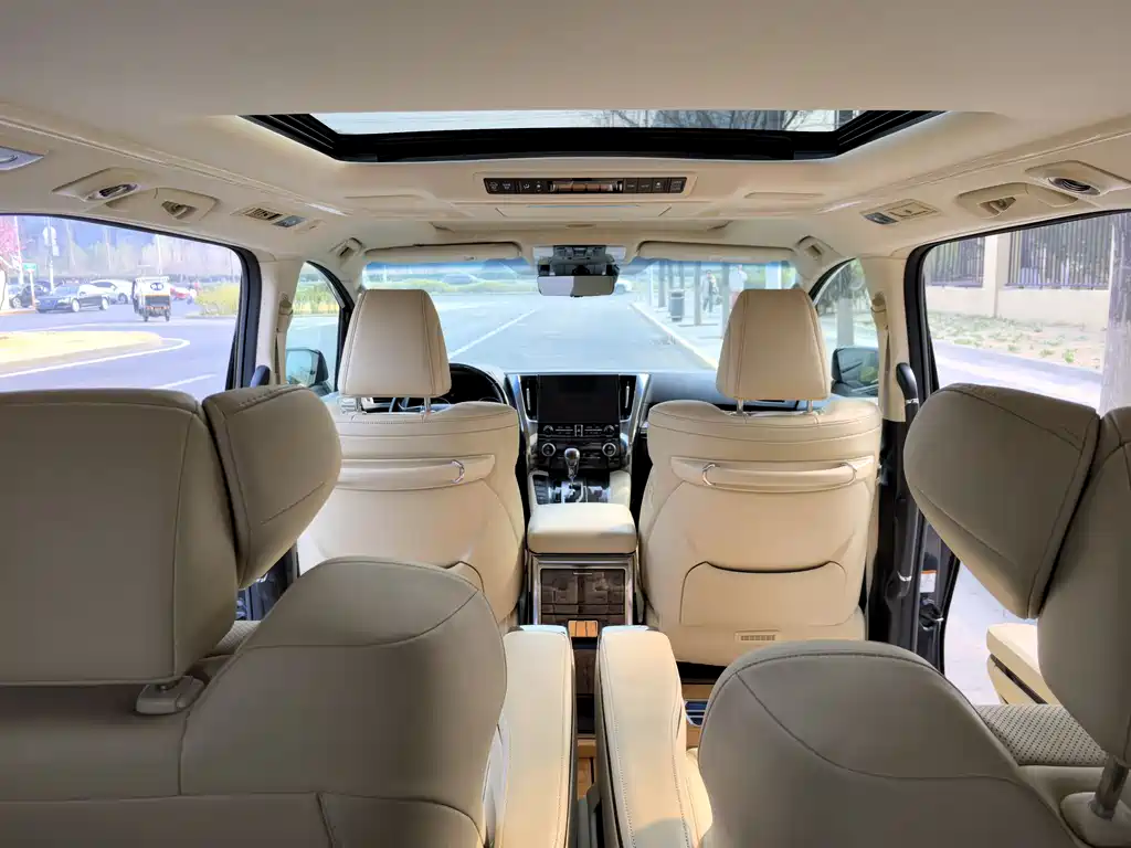 Toyota Vellfire 2022 — фото 12