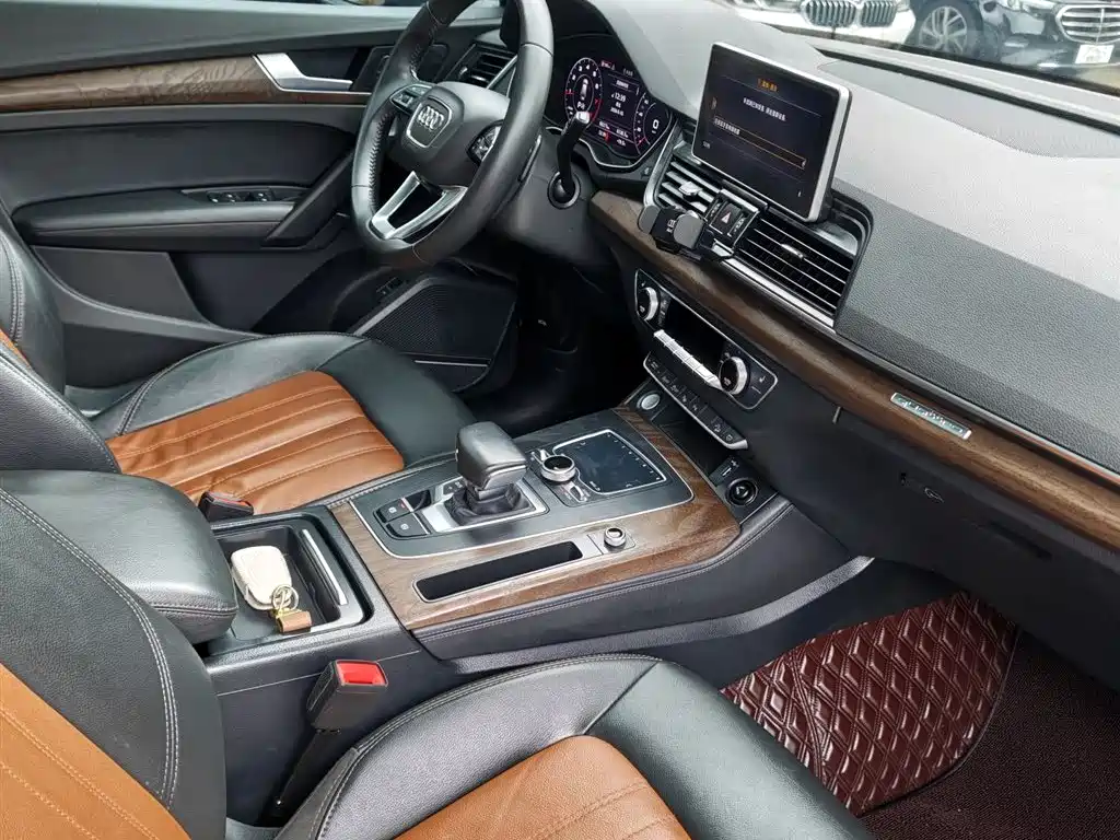 Audi Q5L 2021 — фото 10