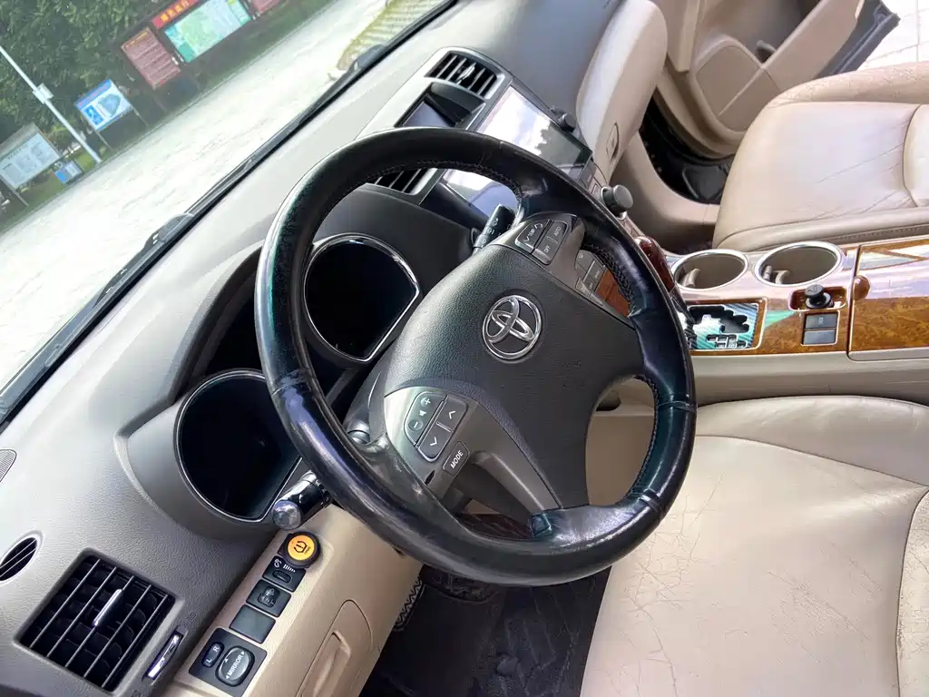 Toyota Highlander 2010 — фото 13