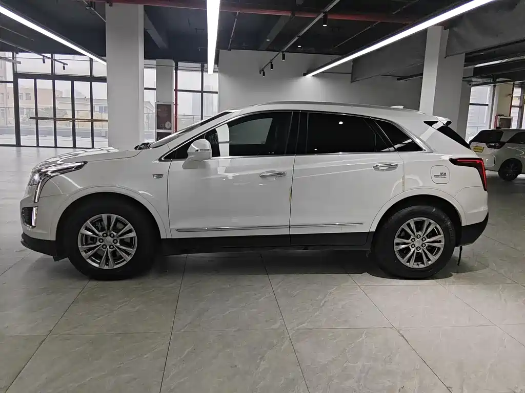 Cadillac XT5 2021 — фото 2
