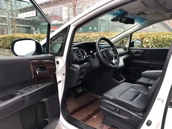 Honda Elysion 2016