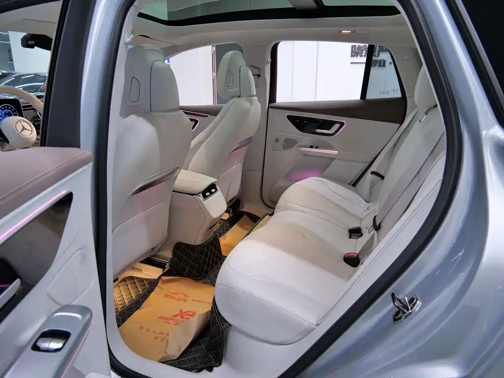 Mercedes-Benz EQE SUV 2023 — фото 16