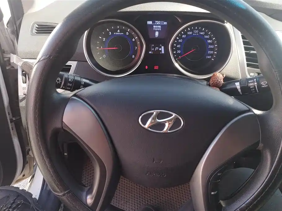 Hyundai Elantra Langdong 2015 — фото 15
