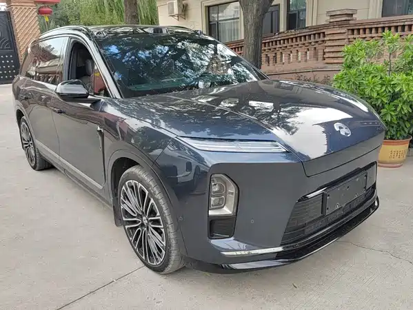 NIO ES8 2025