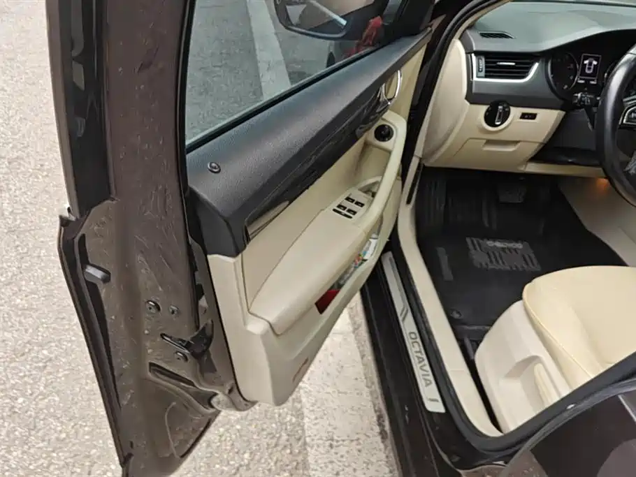 Skoda Octavia 2015 — фото 7