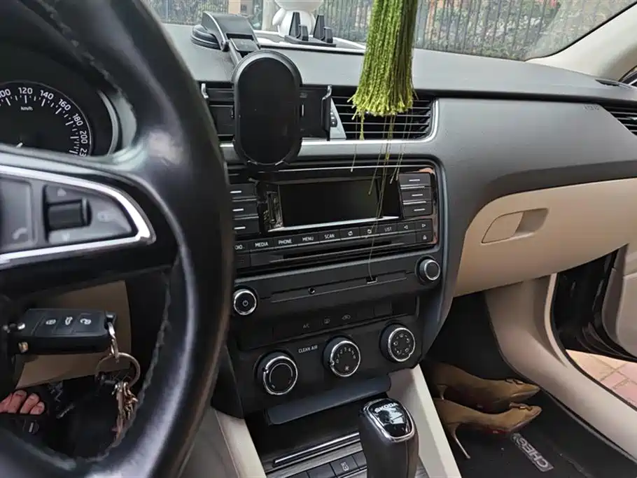 Skoda Octavia 2015 — фото 13