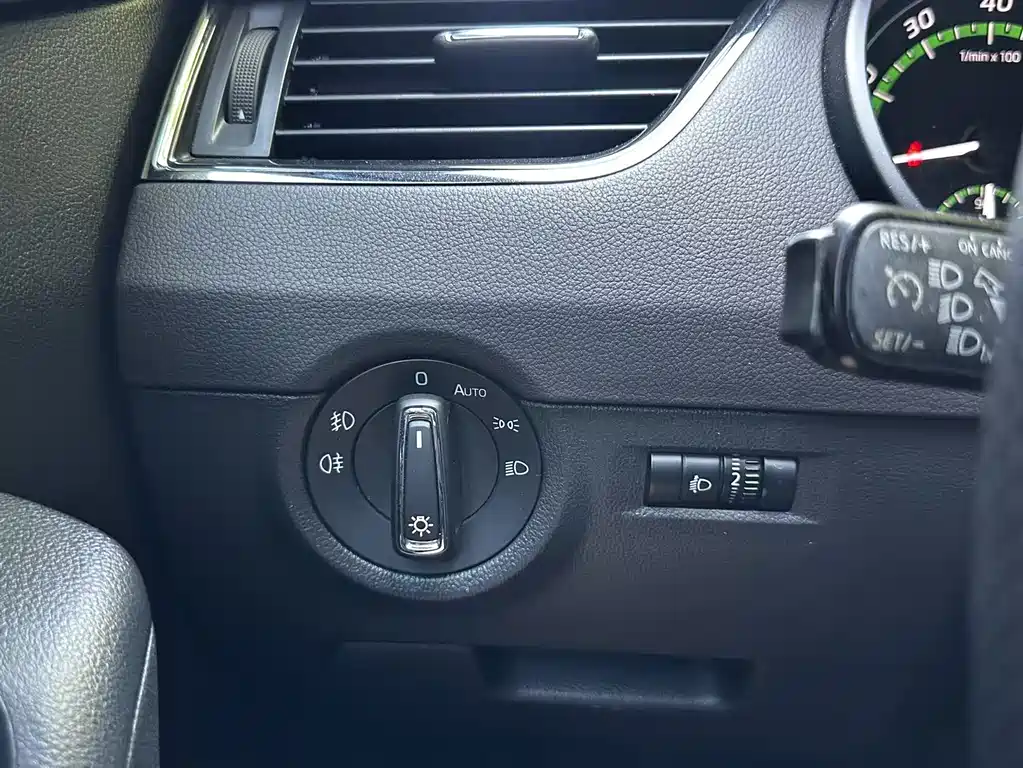 Skoda Octavia 2020 — фото 15