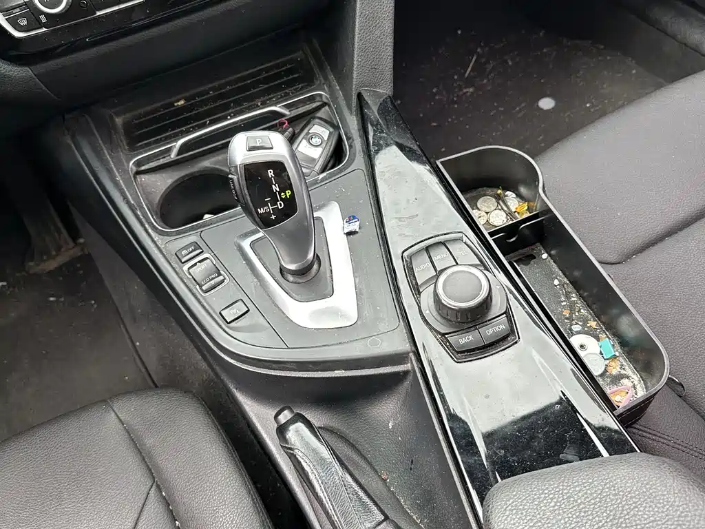 BMW 3 Series 2017 — фото 18