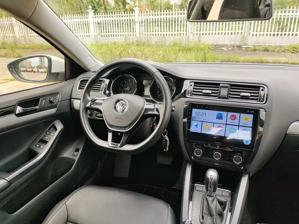 Volkswagen Sagitar 2016