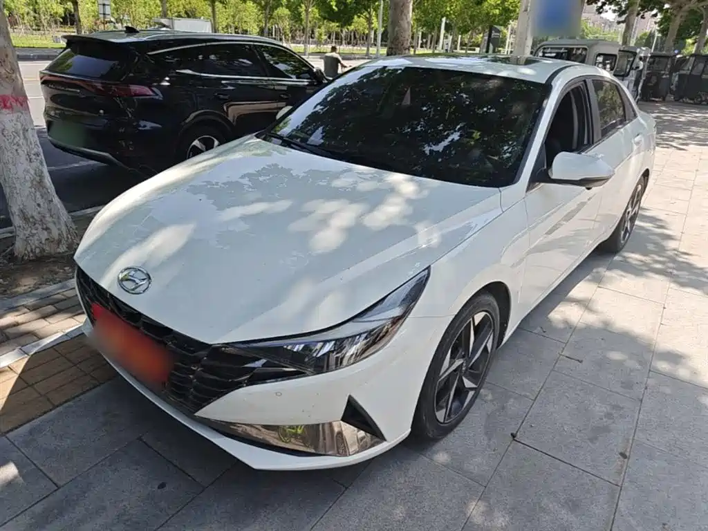 Hyundai Elantra 2022