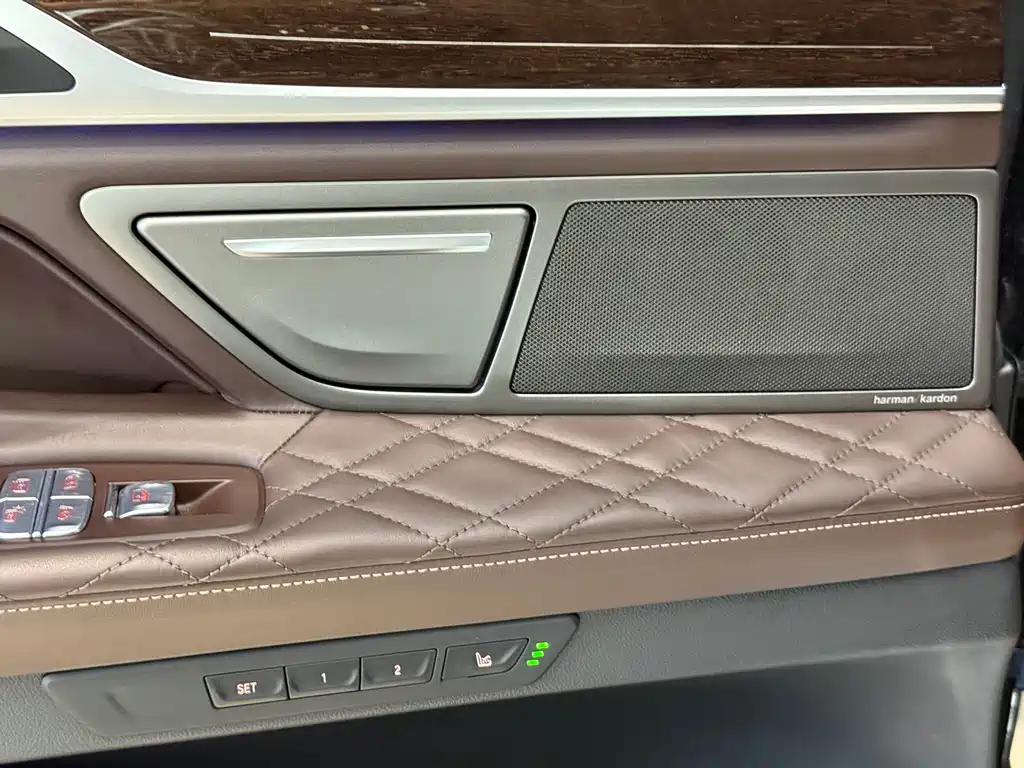 BMW 7 Series 2020 — фото 13