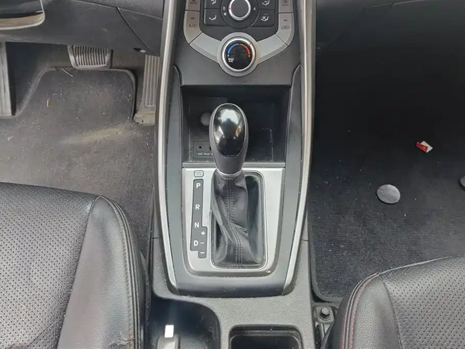 Hyundai Elantra Langdong 2015 — фото 16