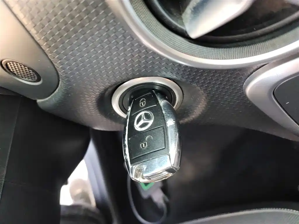 Mercedes-Benz A-Class 2015 — фото 16