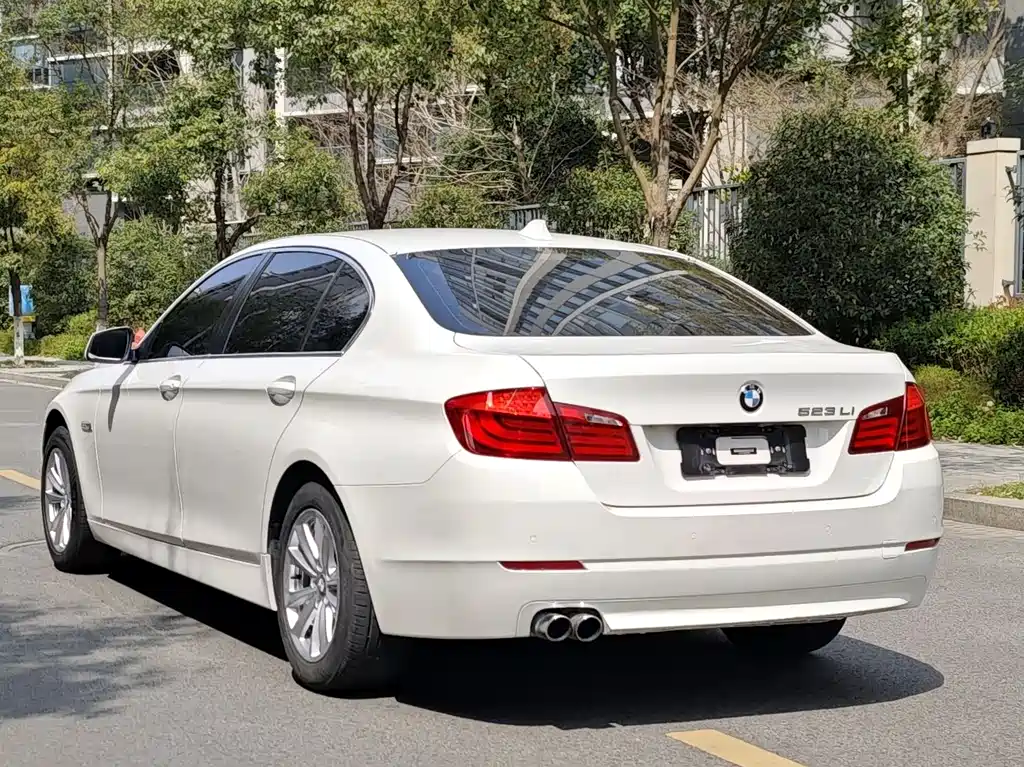 BMW 5 Series 2012 — фото 3