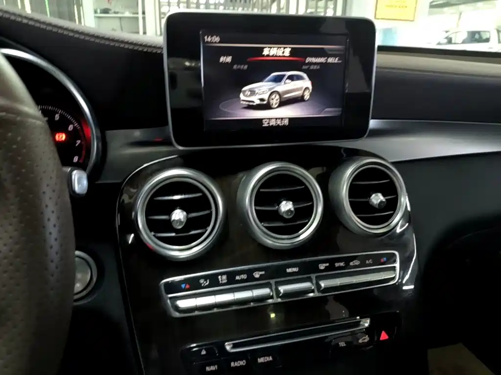 Mercedes-Benz GLC 2018 — фото 13