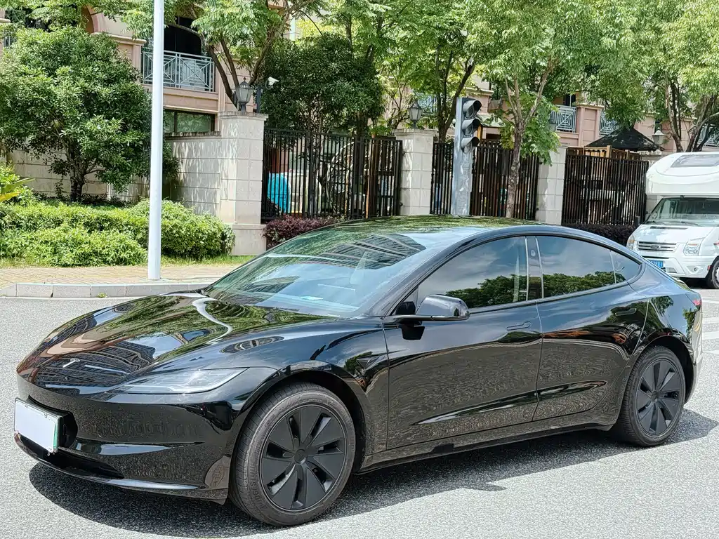Tesla Model 3 2025 — фото 3