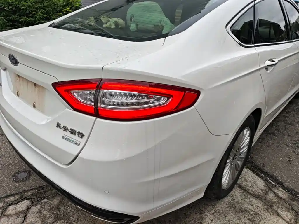 Ford Mondeo 2016 — фото 8