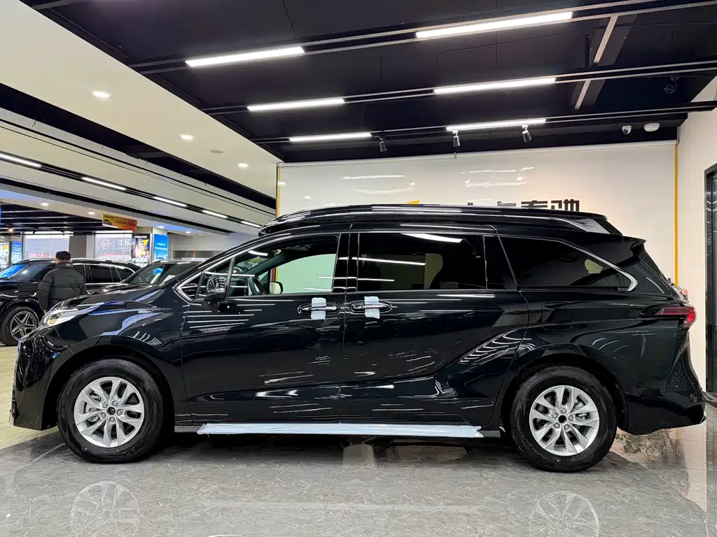 Toyota Granvia — фото 8