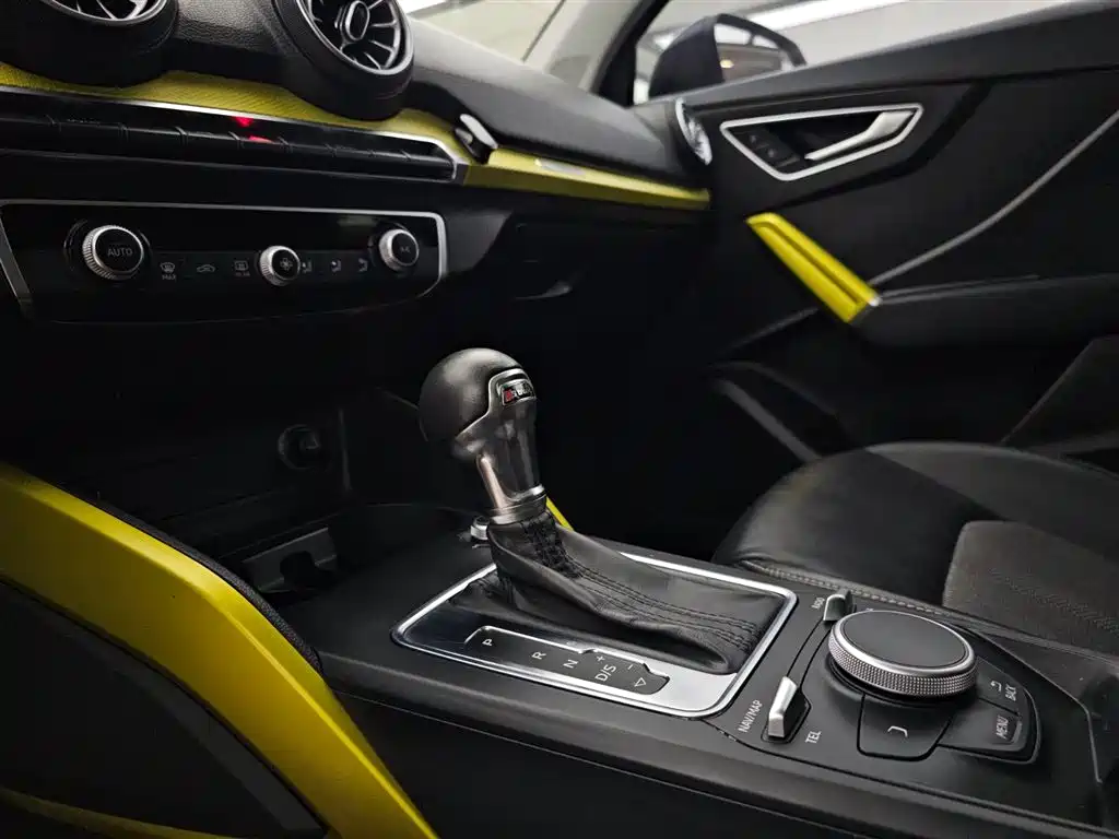 Audi Q2L 2020 — фото 12