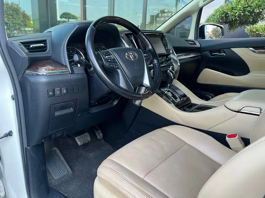 Toyota Alphard 2018 — фото 2